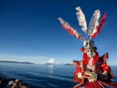 激情洋溢与缤纷色彩：秘鲁民众欢庆坎德拉里亚圣母节