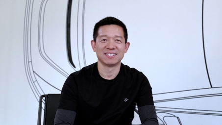 男人露出牙齿微笑
AI 生成的内容可能不正确。