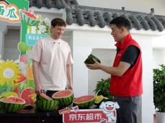 老外破防了！在美国只吃荔枝罐头的他，竟在中国实现“鲜荔自由”：8元一斤敞开吃！