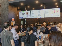 瑞幸咖啡美国首开两店，全球化战略持续升级