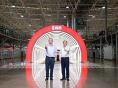 曹德旺、曾毓群与张兴海接连会面，汽车江湖再起风云