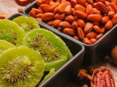 谁“偷”走了零食三巨头的利润？