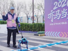 高德公开全球首款开放环境全自主具身机器人，前沿科技服务民生